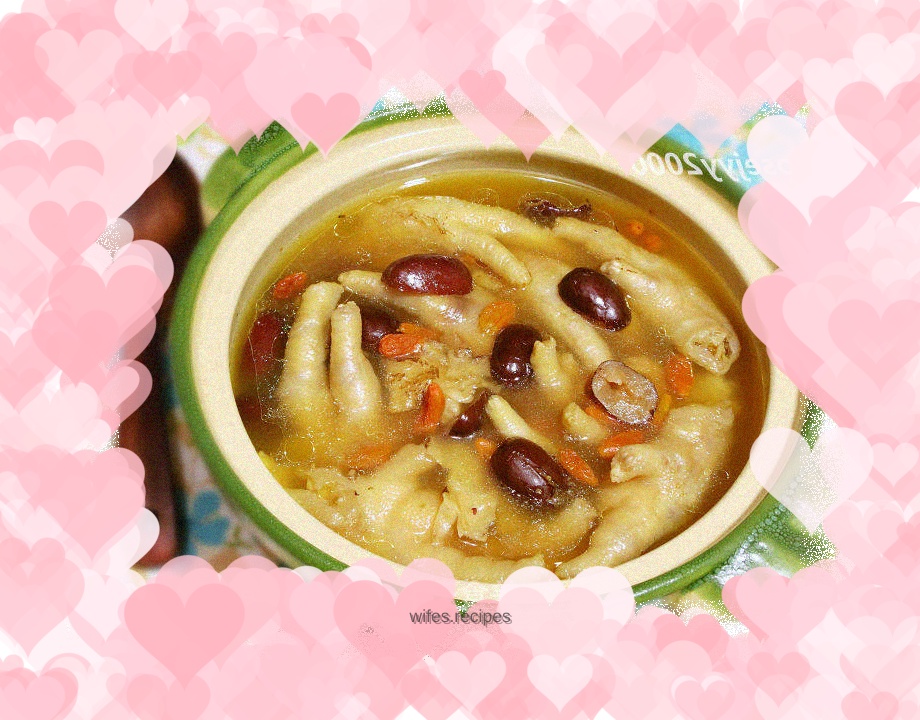 Clay Pot with Angelica, Red Dates and Chicken Feet