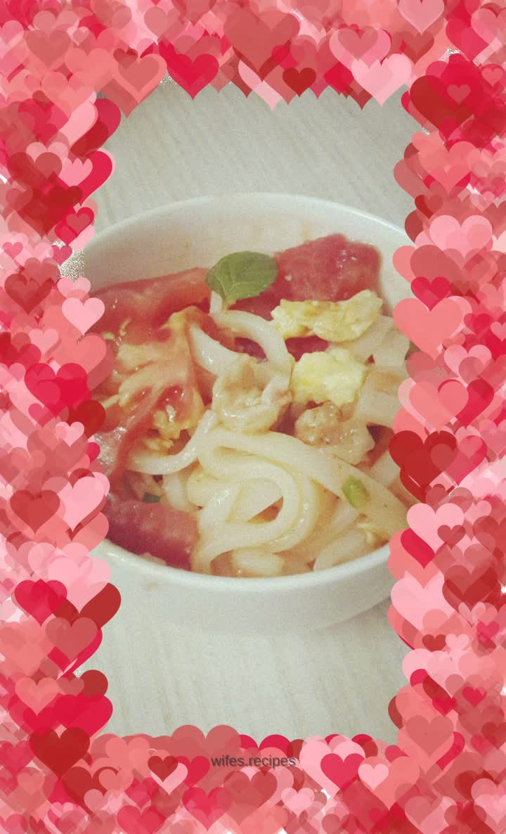 Tomato, egg and meat rice noodles