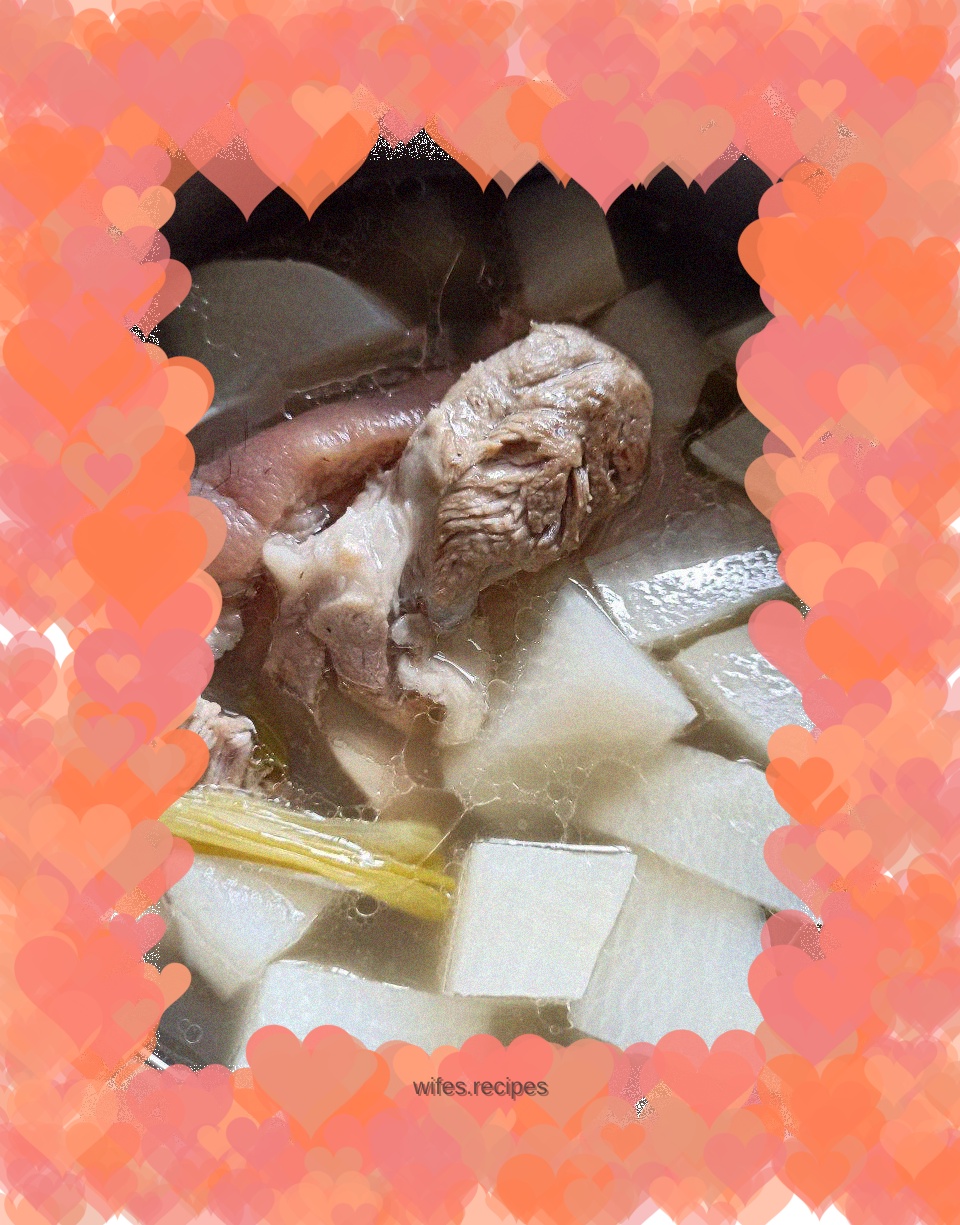 Stewed radish and hoof soup