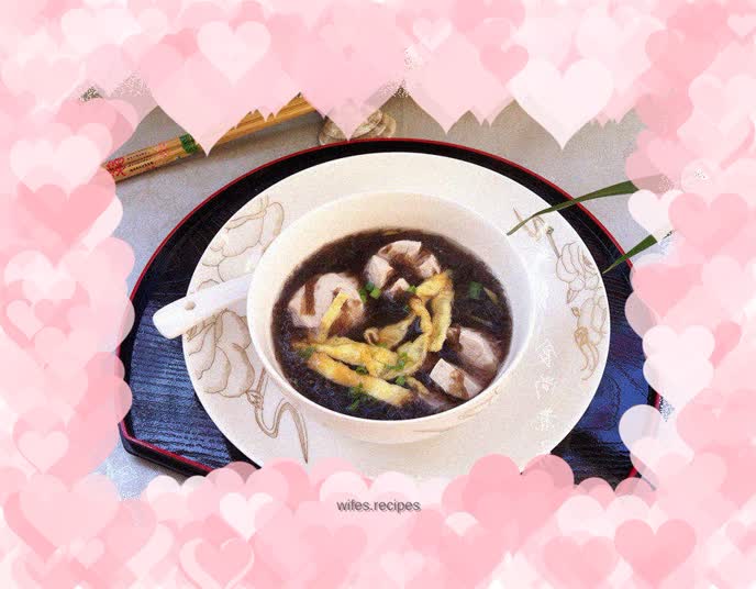 Seaweed and meatball soup