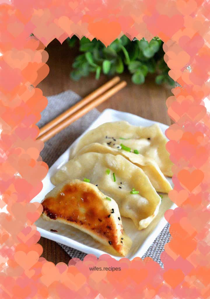 Soup and fresh meat pot stickers