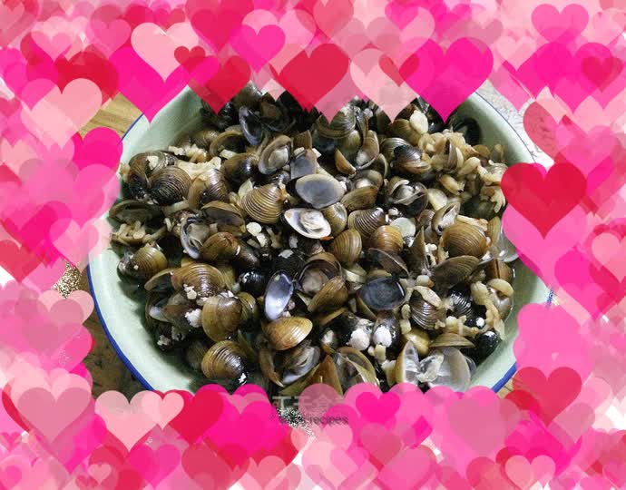 Steamed clams with garlic and pepper