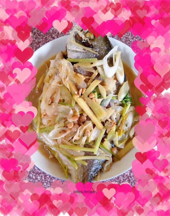 Boiled golden pomfret with Puning bean paste