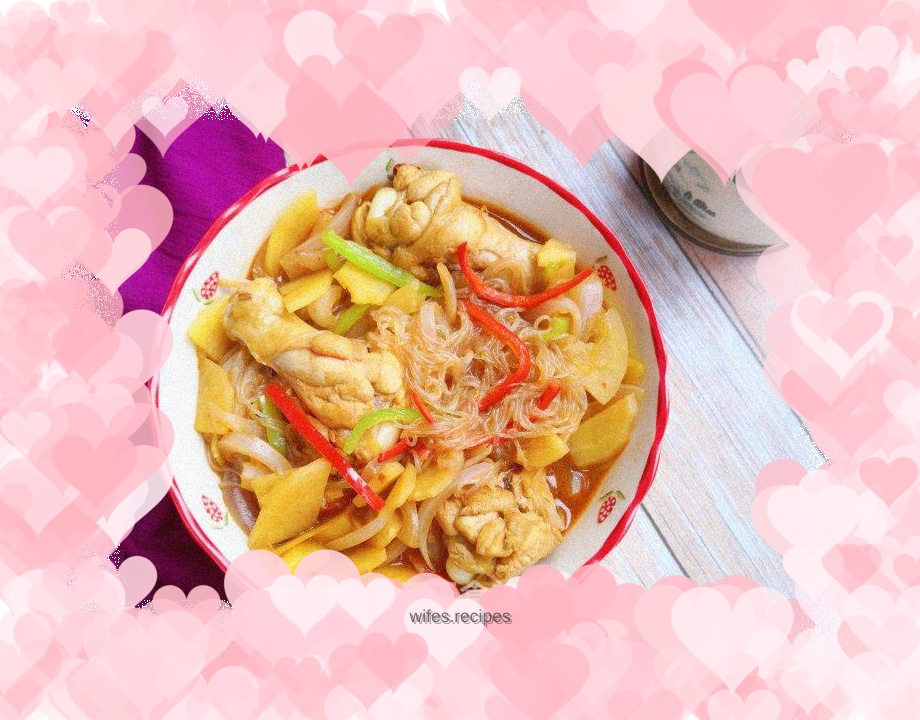 Vermicelli and chicken drumsticks in pot