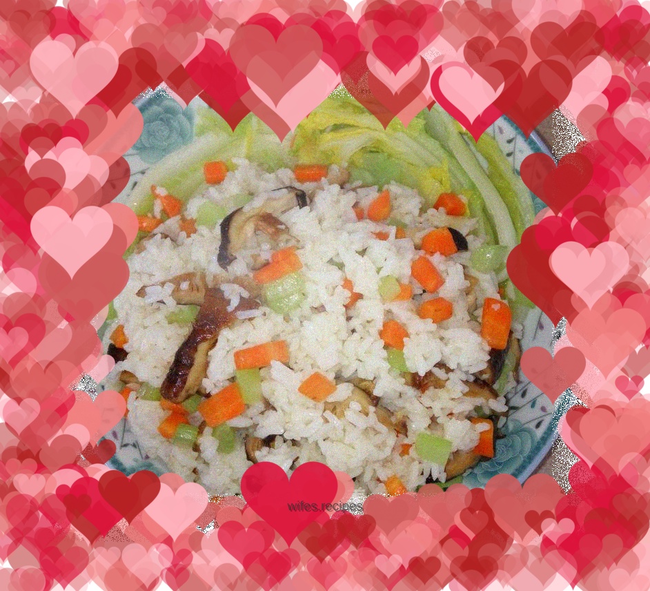 Fried rice with fresh vegetables and mushrooms