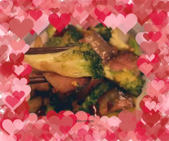 Stir-fried bacon with broccoli