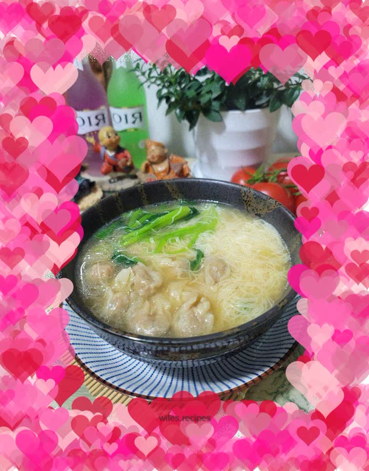 Spinach and Wonton Noodle Soup