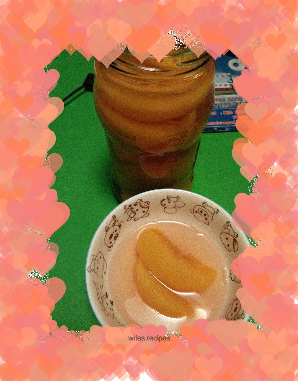 Canned yellow peach