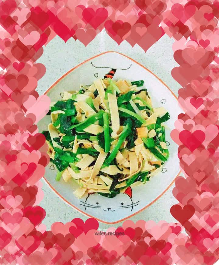 Five-spice dried tofu and stir-fried leeks