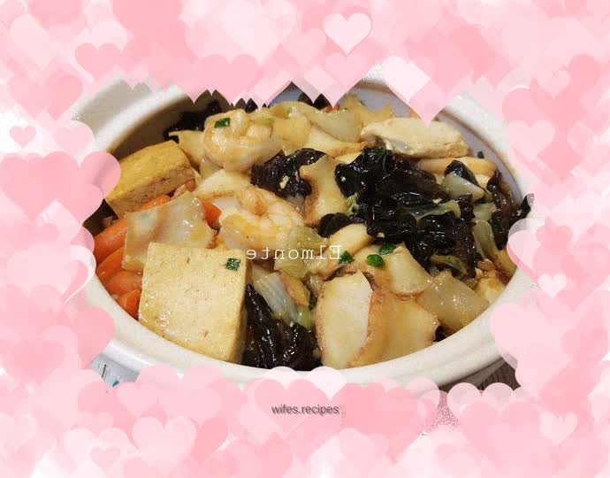 Seafood, cabbage and tofu stew