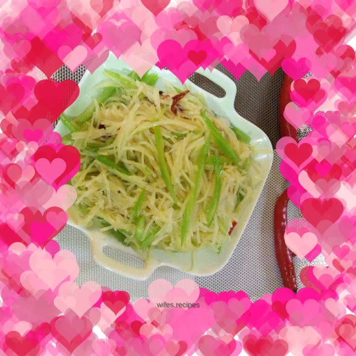 Stir-fried shredded potatoes with celery