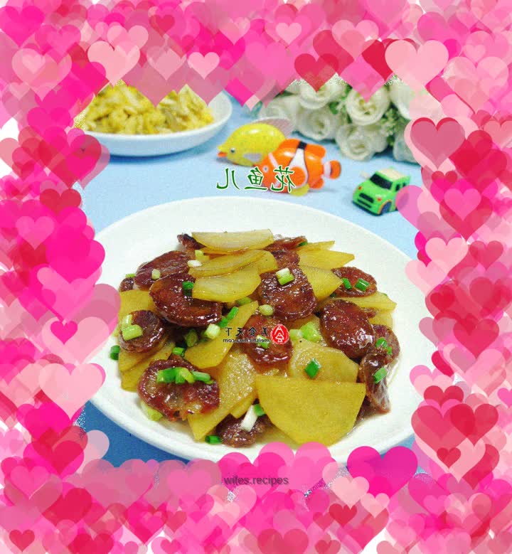 Fried potatoes with spicy sausage