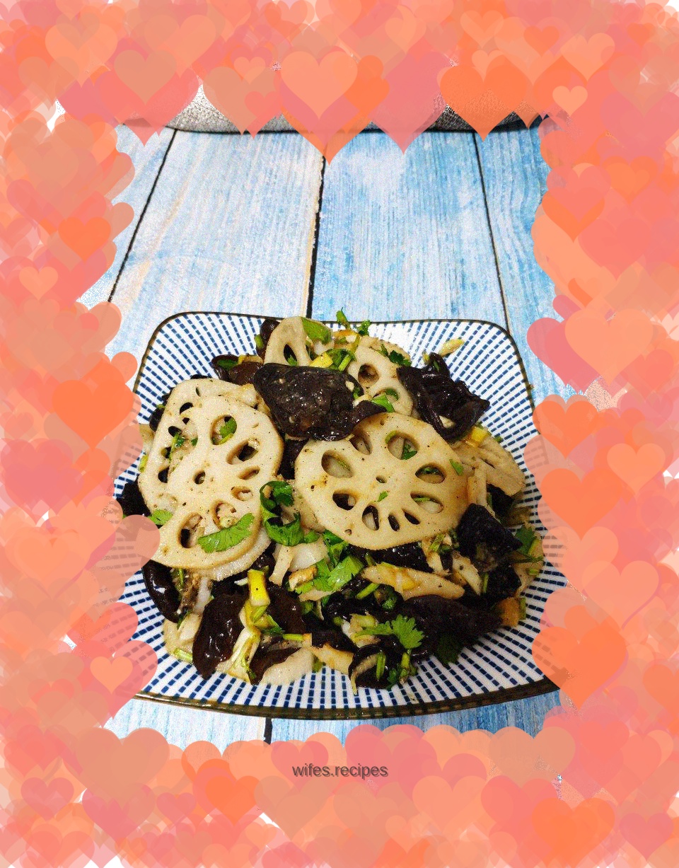 Lotus root slices mixed with fungus