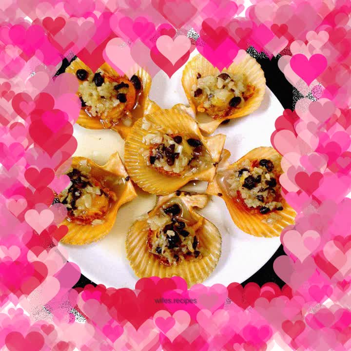 Steamed scallops with garlic