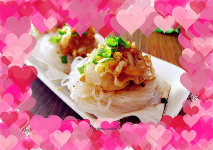 Steamed scallops with garlic vermicelli