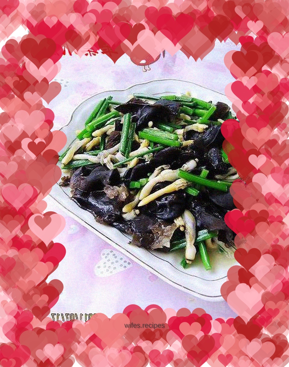 Stir-fried razor clams with leek and fungus