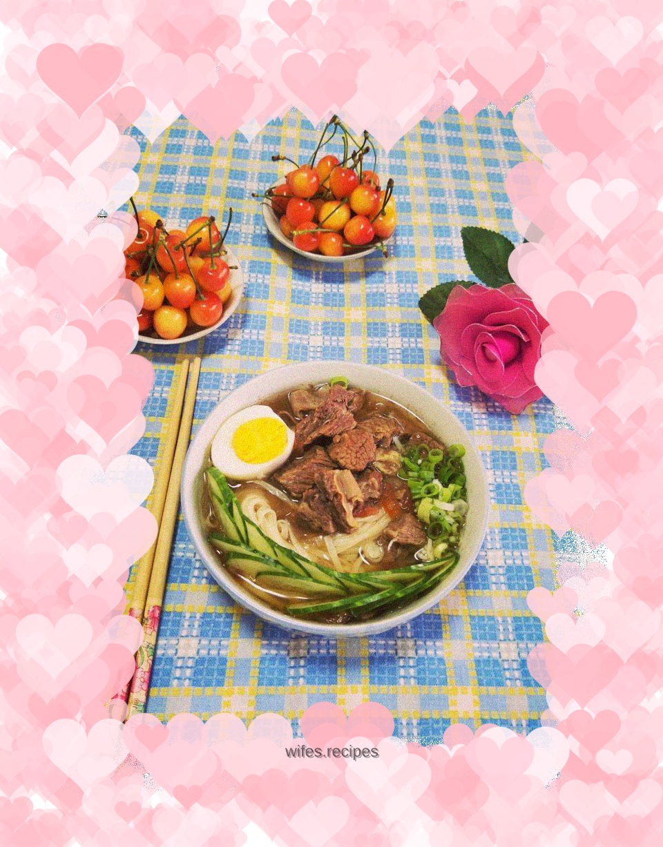 Red oil beef noodles