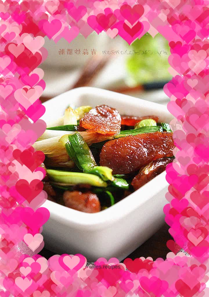 Stir-fried sausage with green garlic