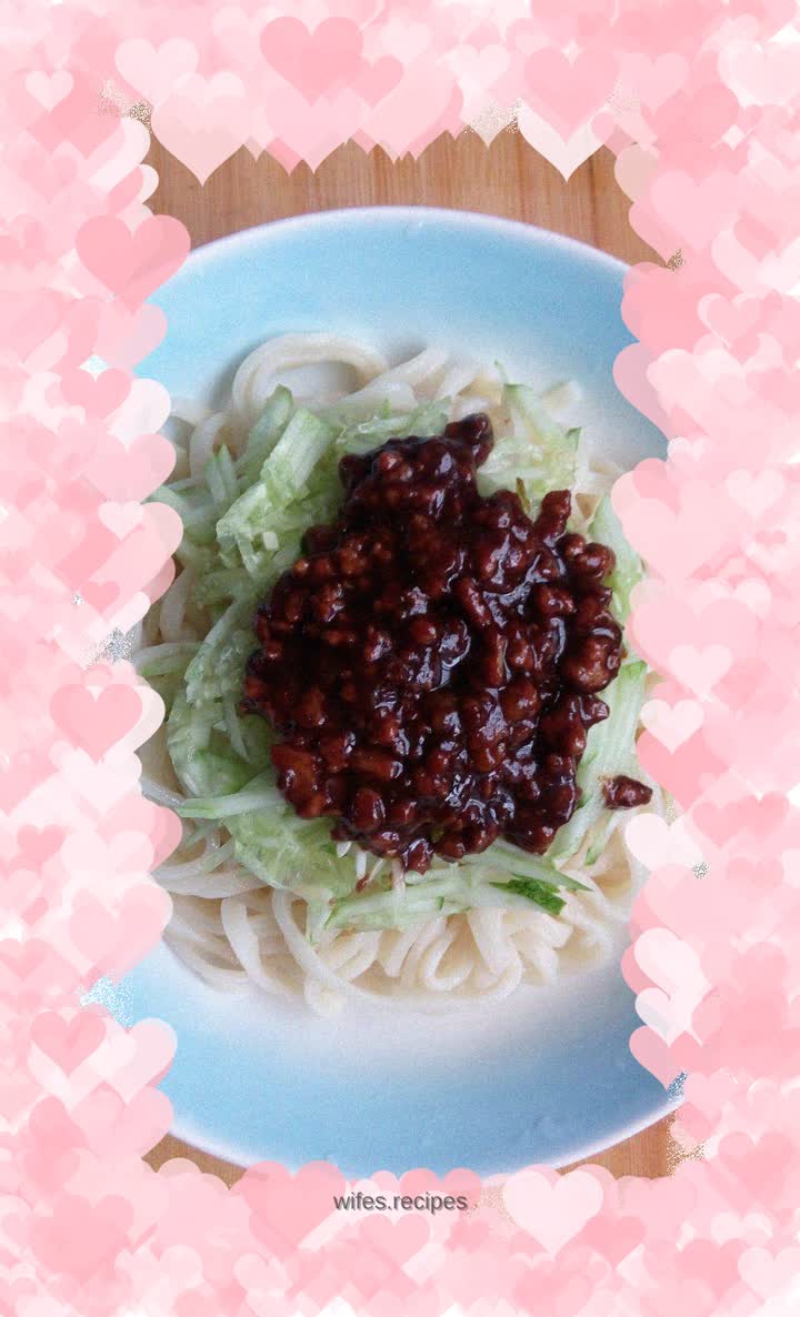 Delicious fried noodles