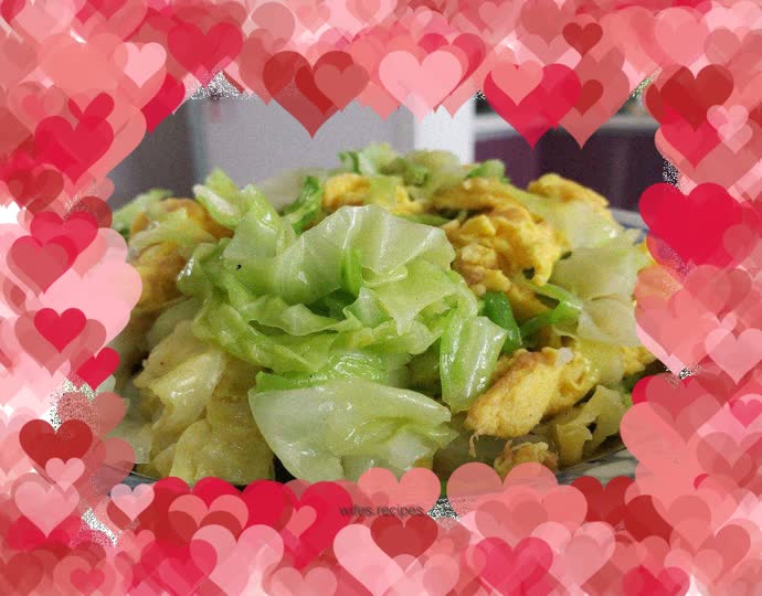 Fried duck eggs with cabbage