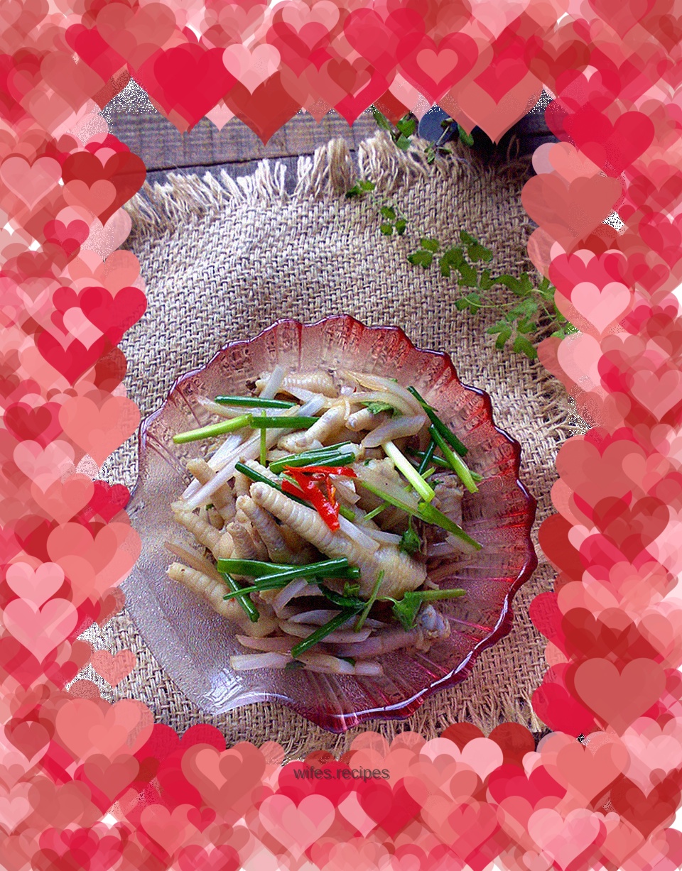 Chicken feet mixed with onions