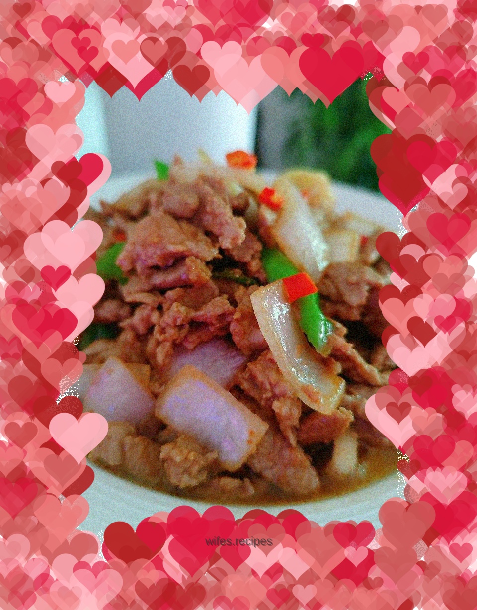 Stir-fried beef with onions