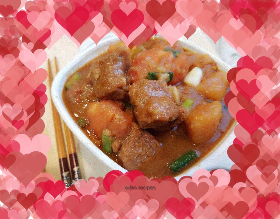 Beef stew with tomatoes and potatoes